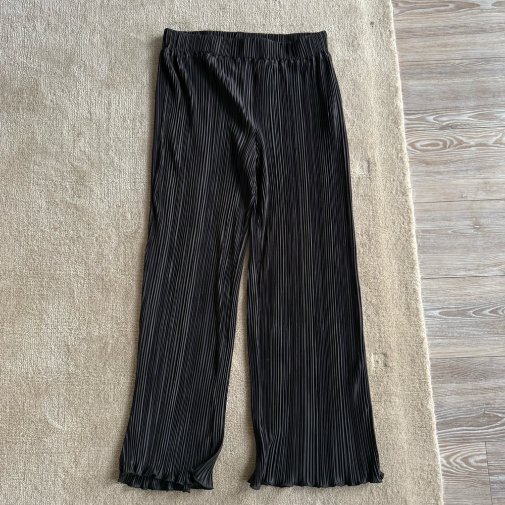 4th & Reckless black plisse flowy pants
